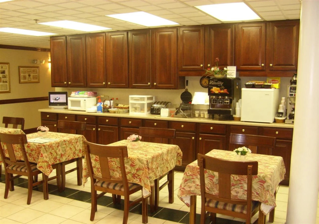 Plantation Inn & Suites Near Locust Grove I 75