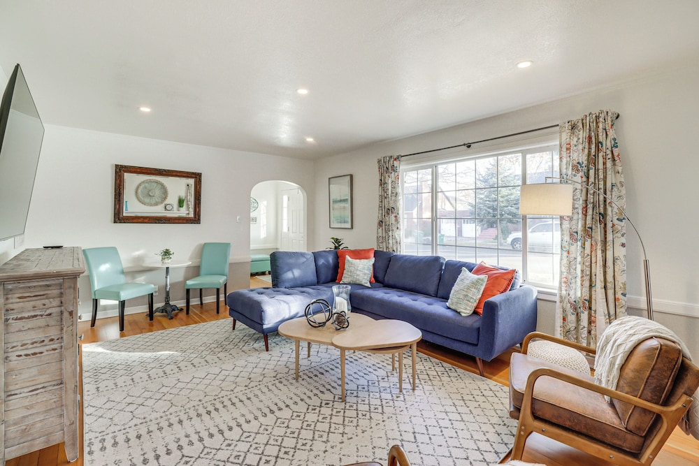 < 1 Mi to Midtown: Pet-friendly Home in Reno!