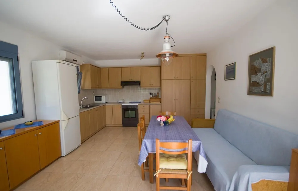 Family Holidays House Koutsouras by GHH