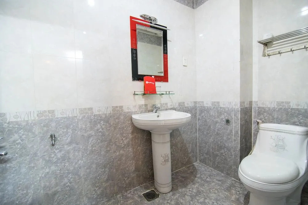 RedDoorz near Tan Son Nhat Airport