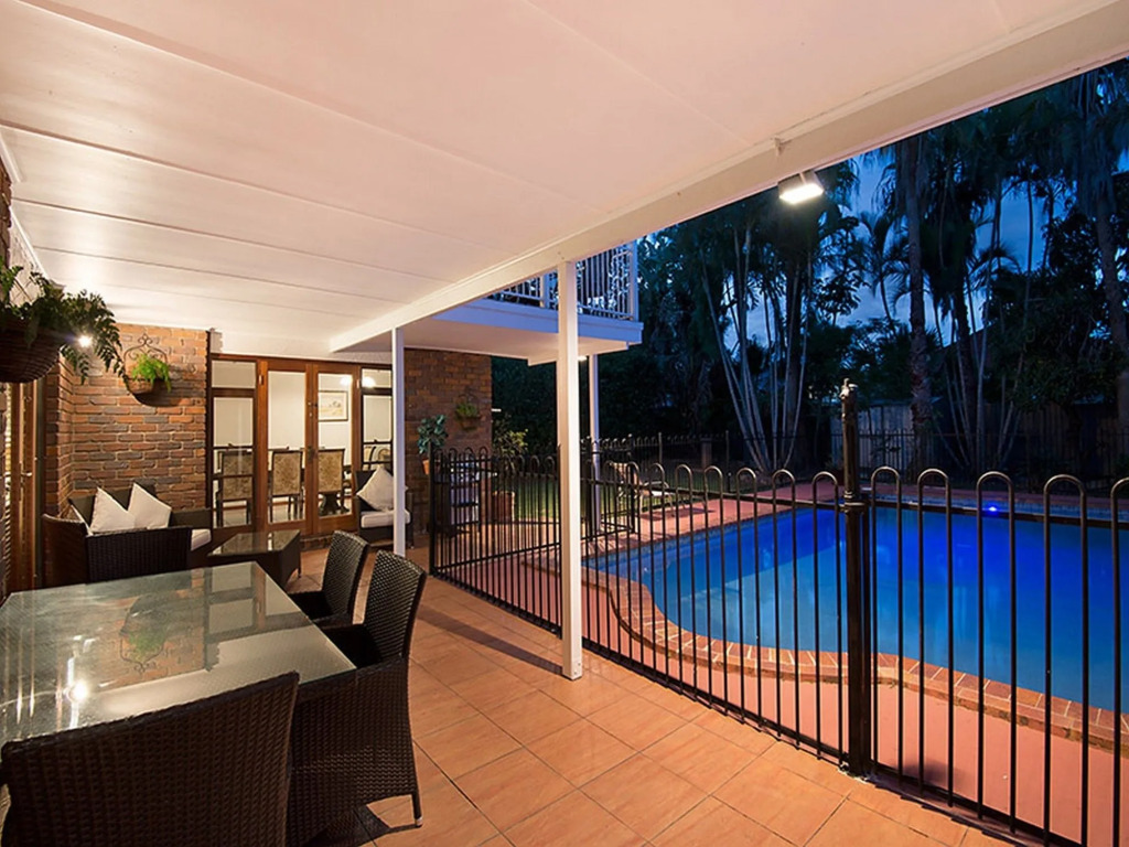 Ainslie Manor Guest House