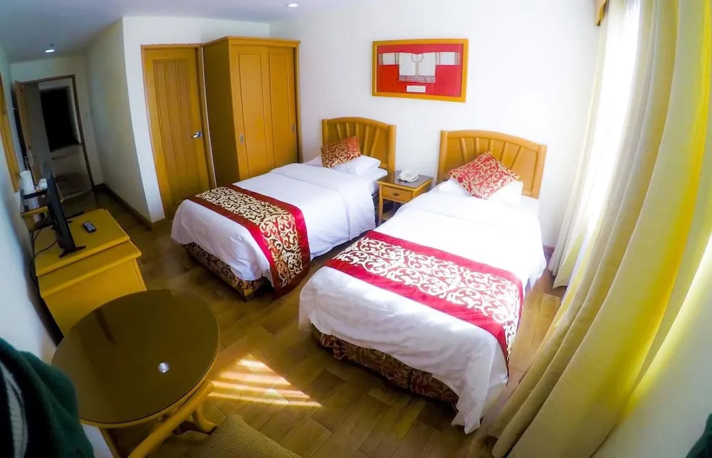Pines View Hotel