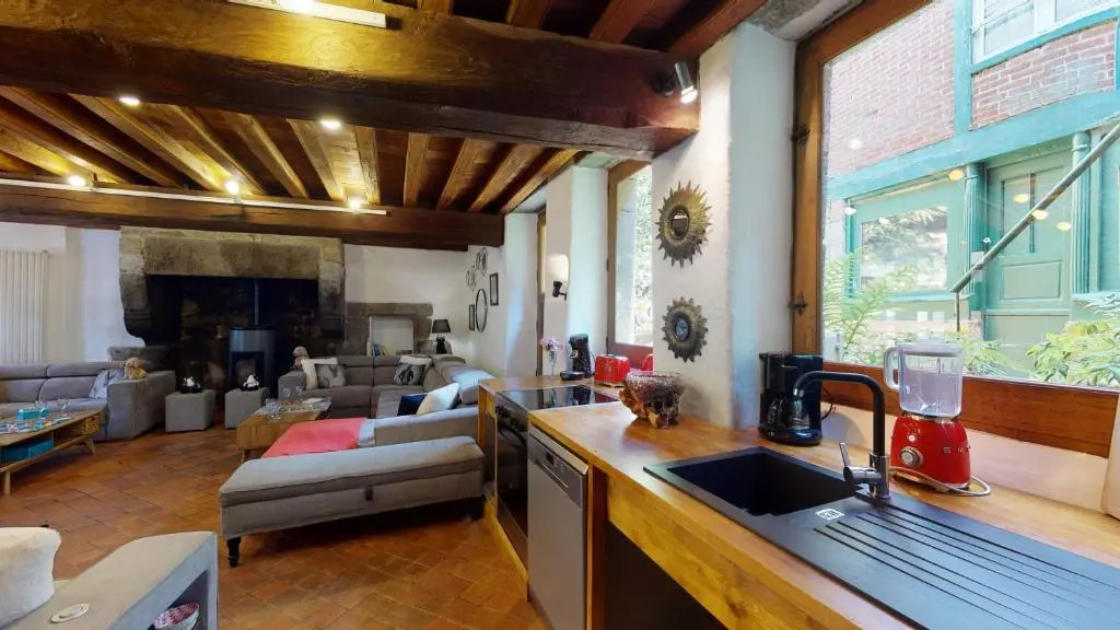 La Villa et Cours du Paradis gîte 4 étoiles, Billard BabyFoot, société La Clef Decamp