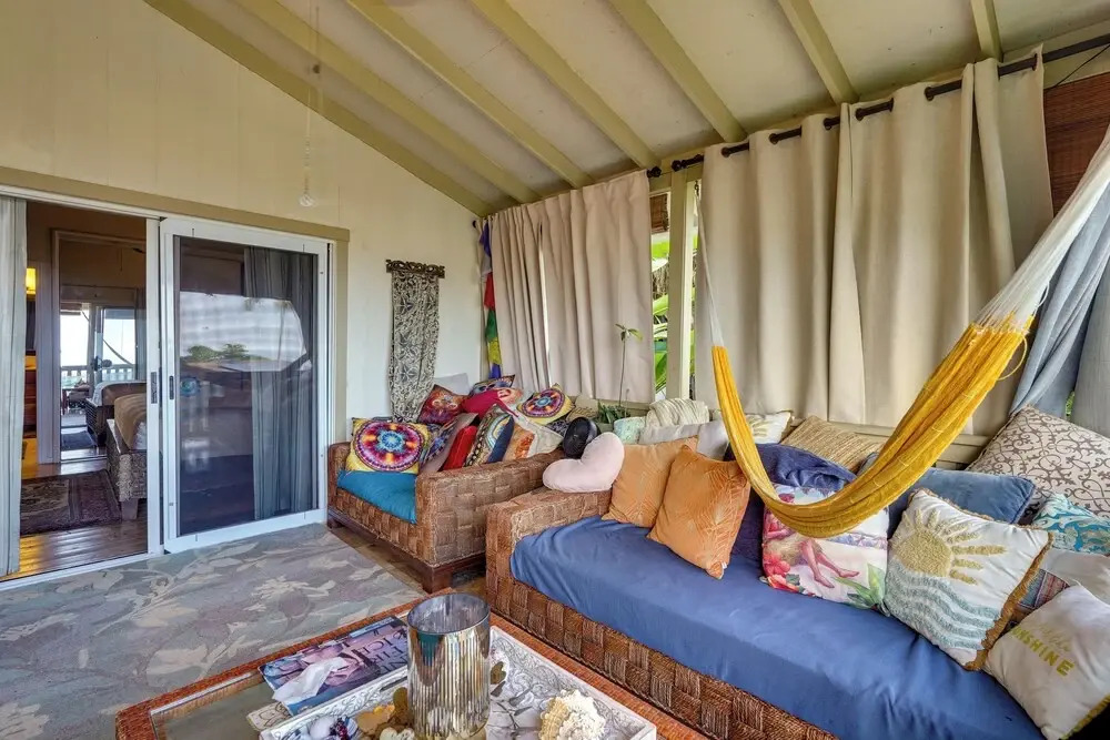 Lush Outdoor Space & Epic Views! Kailua-kona Home