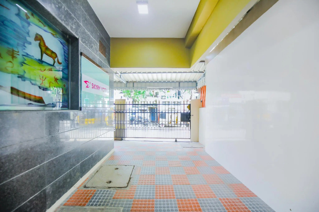 OYO Flagship 76696 Skyry Hotels