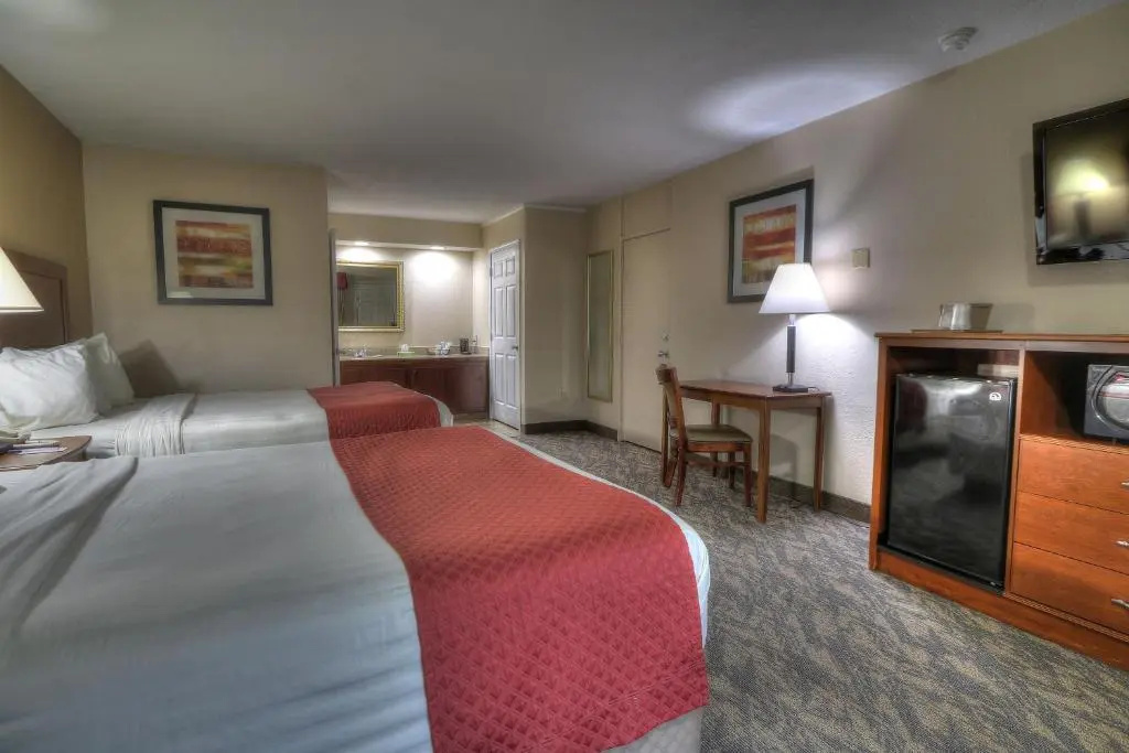 Crossroads Inn & Suites