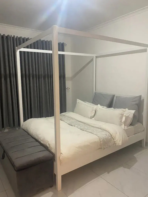Remarkable 1-bed Apartment in Kensington Harare