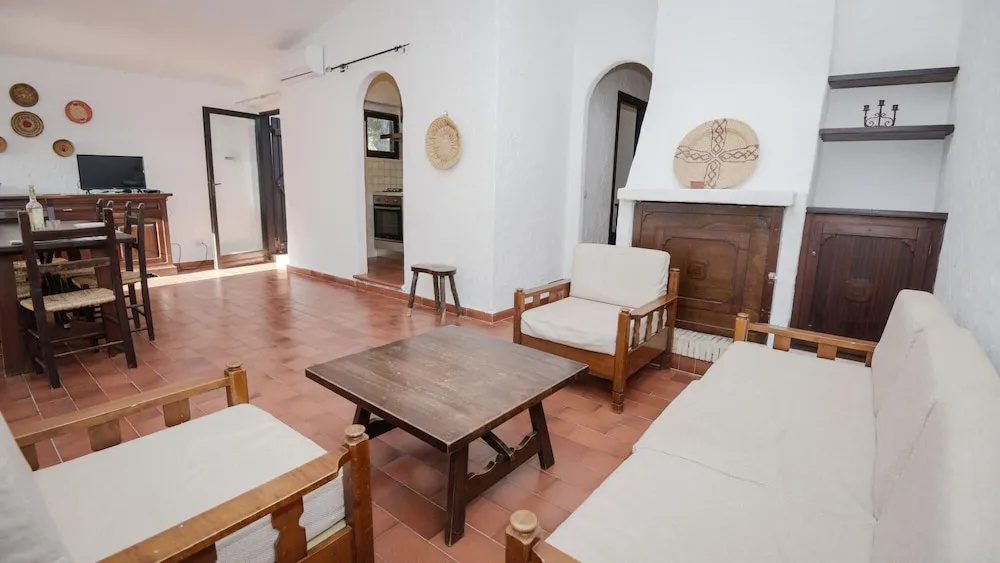 Villa Chiara: Luxury Retreat Steps from the Beach