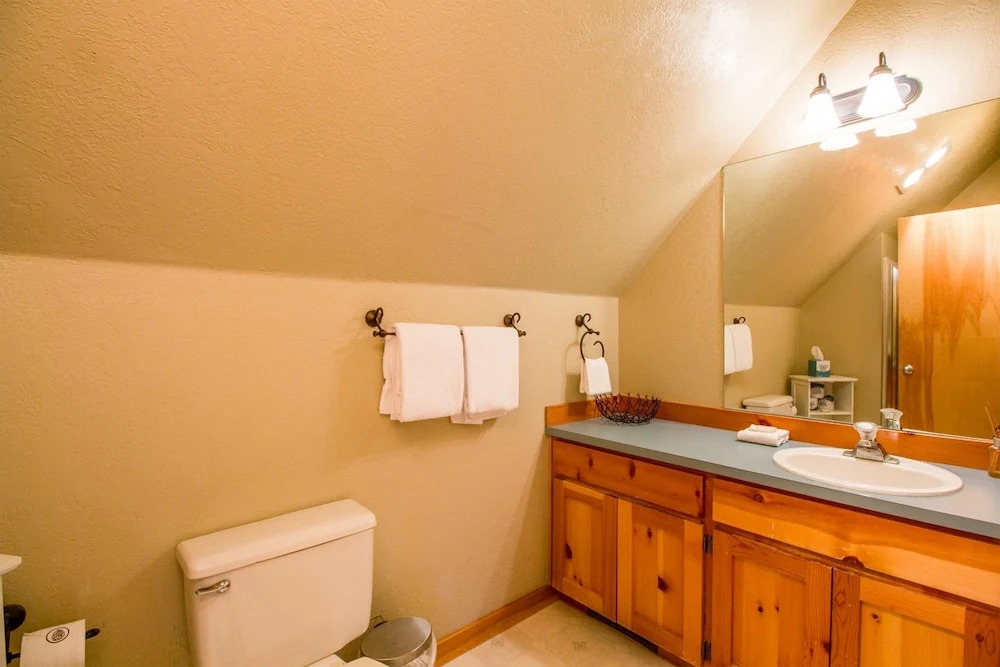 Circle 4 Condo 23