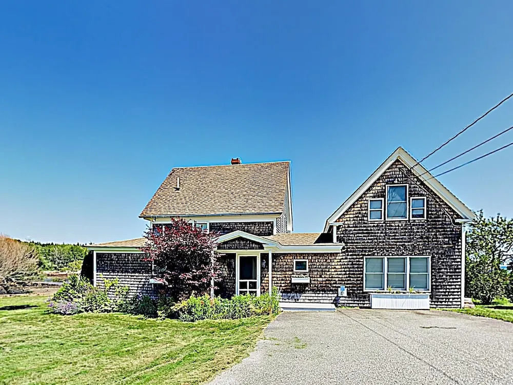 48 Main Street Cottage 4 Bedrooms 2 Bathrooms Cottage