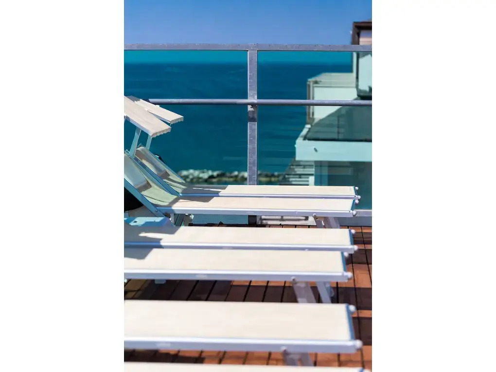 Universal Hotel & Homes