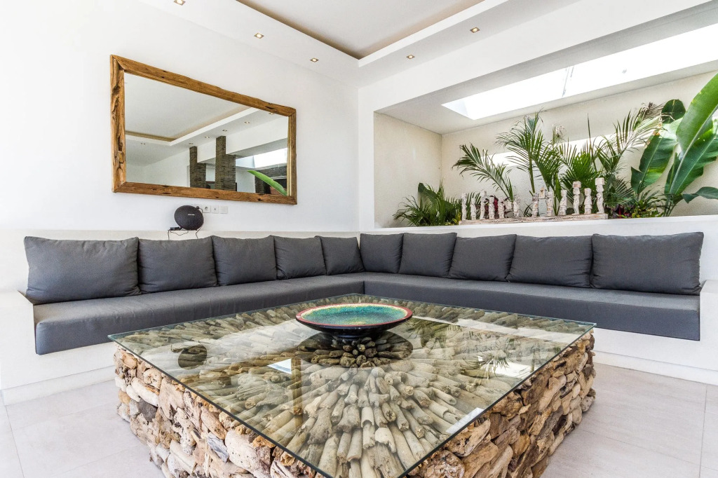 Villa Tira - Elegant 3BR in Central Seminyak