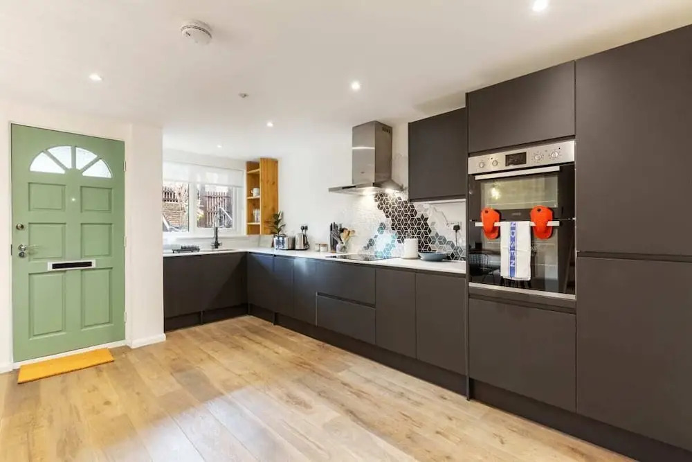 Designer 3 Bed House With Spacious Interior in Haggerston