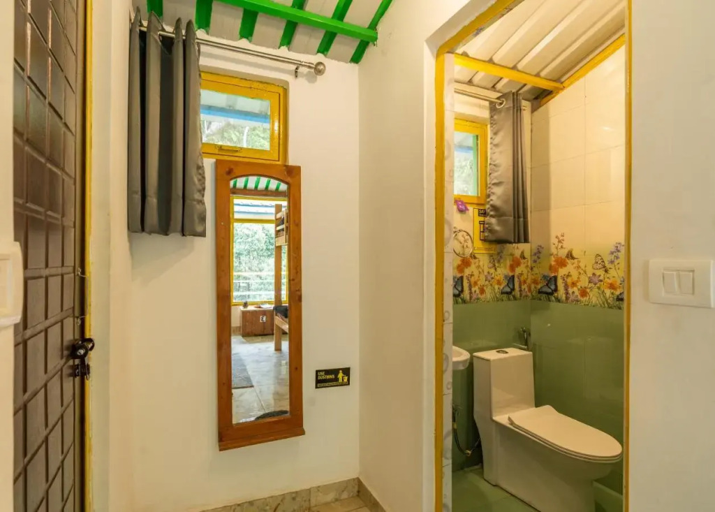 The Hosteller Mussoorie By the Streamside, Kempty