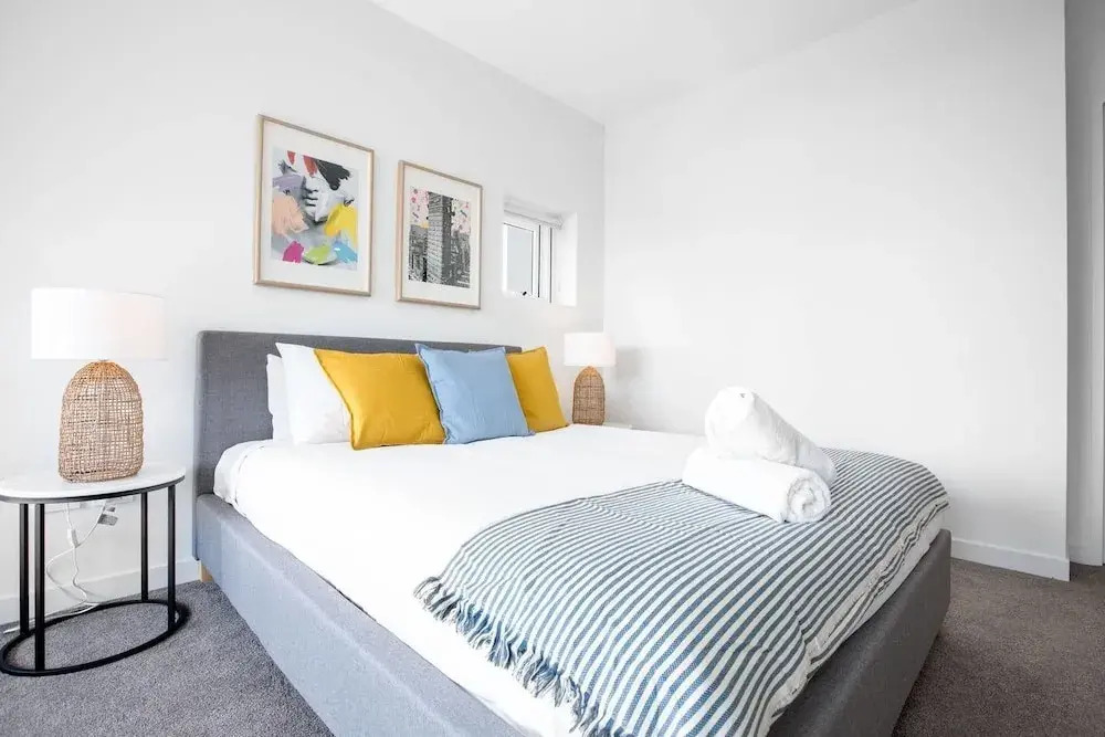Wow Southport Apartment Near Light Rail Station