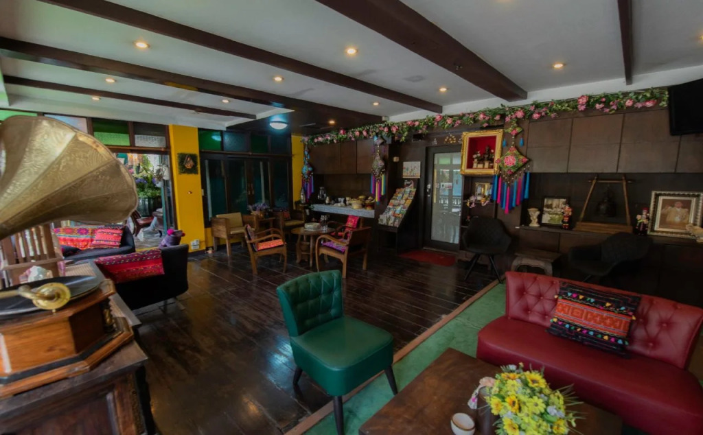 Yellow Lamoon Hotel