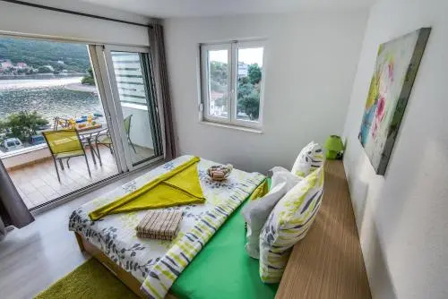 Holidays Roko - Sea View Apartments with Pool