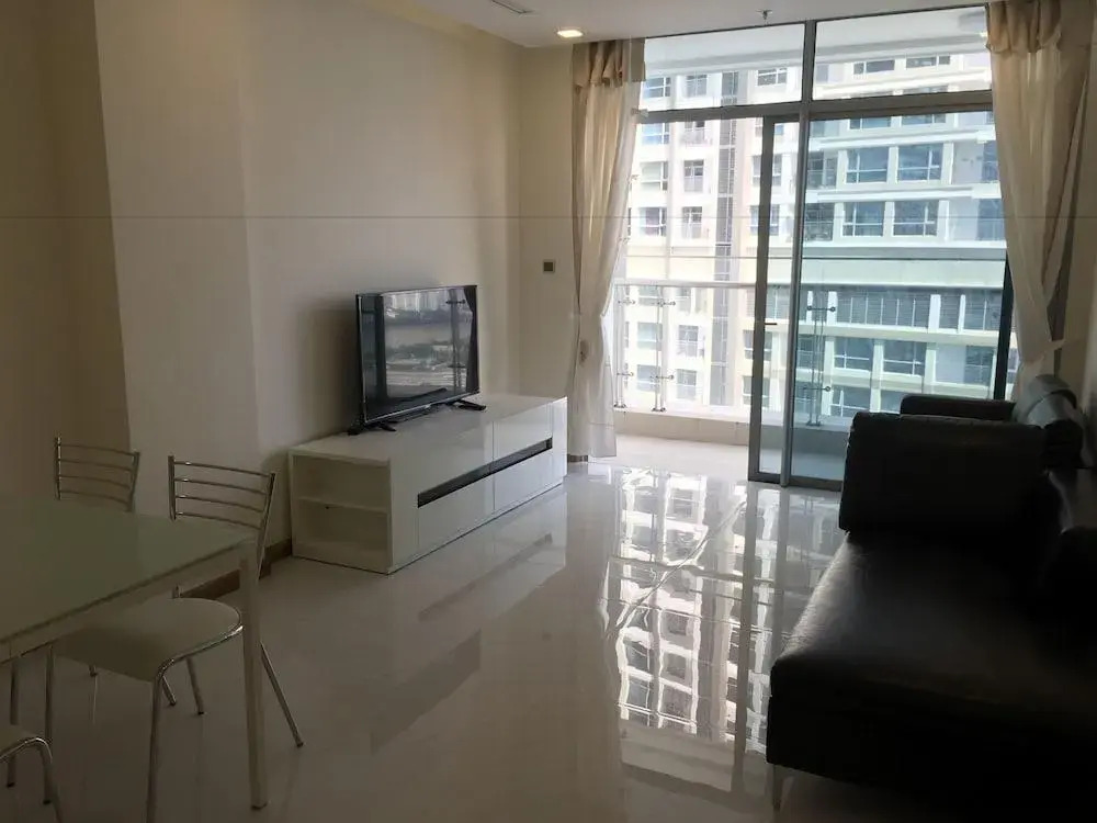 Smiley Apartment 14