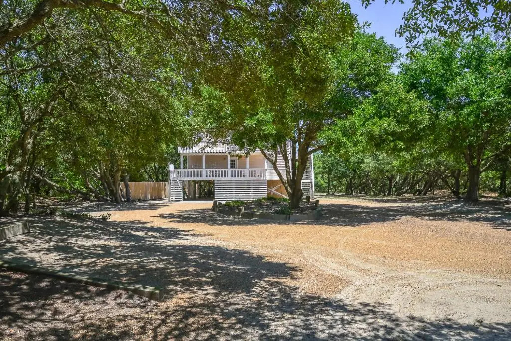 Carolina Breeze - Southern Shores, Chickahauk, 200 Yards to the Beach, Flex Stays, Private Decks