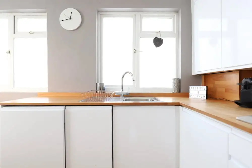 Cosy Flat in Great Location by Station