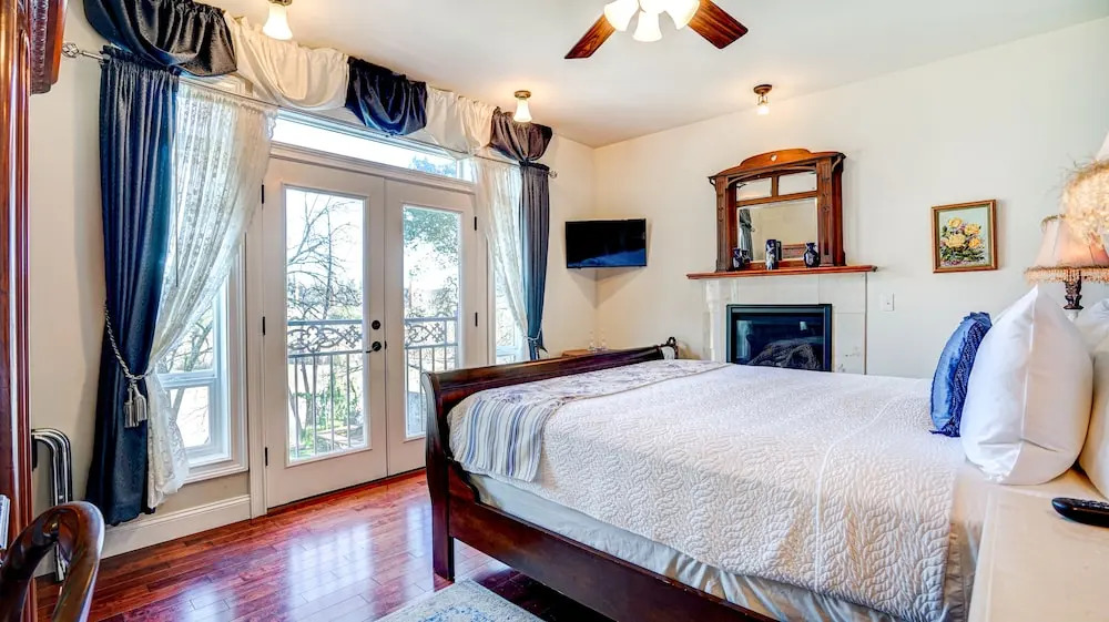 The River Belle Inn