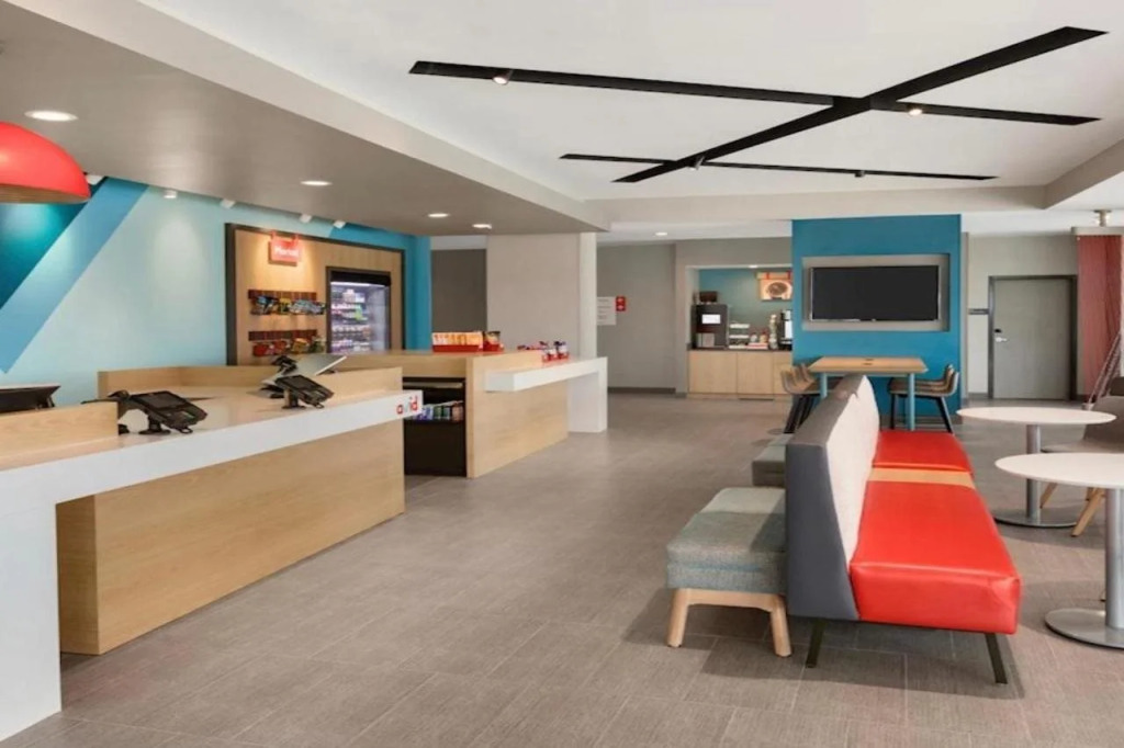 avid hotels - Macon North by IHG