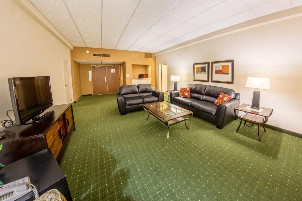 Holiday Inn Des Moines-Airport Conf Center by IHG