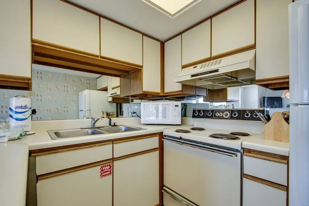 Summer Breeze 312 1 Bedroom Condo by RedAwning