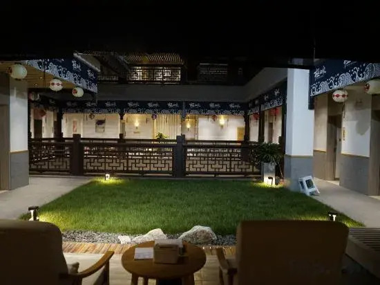 Maitreya Chizhiquan Hot Spring Hotel (Maitreya Honghe Water Township)