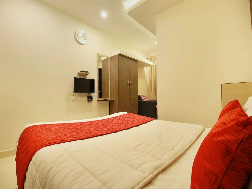 OYO Flagship 11531 Sathya Lodge