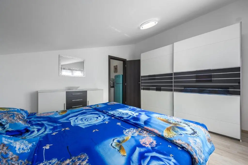 PHAROS house with apartment