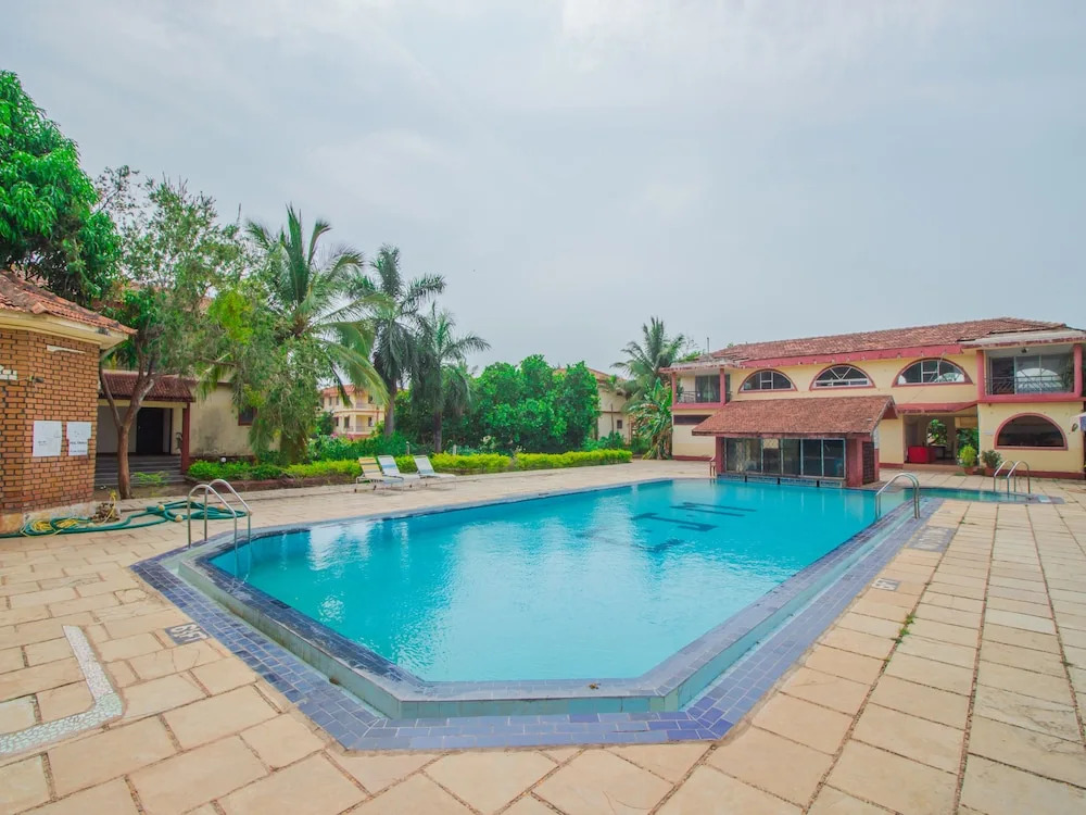 OYO 14906 Home 1BHK With Pool Carmona Beach