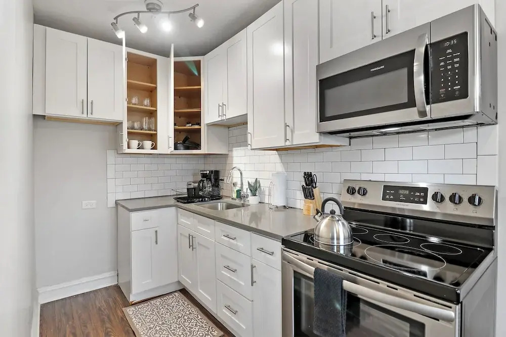 Lively 1BR - Kenwood 408