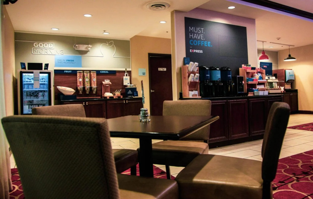 Holiday Inn Express & Suites Cumberland - La Vale by IHG