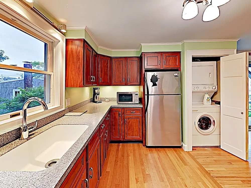 New Listing! Serene East End : Steps To Sand 3 Bedroom Condo
