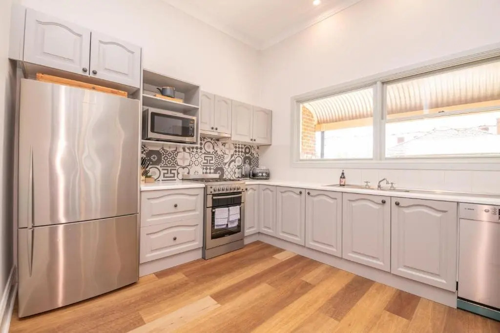 Dunkley House Bathurst Large CBD Heritage Home, Sleeps 10