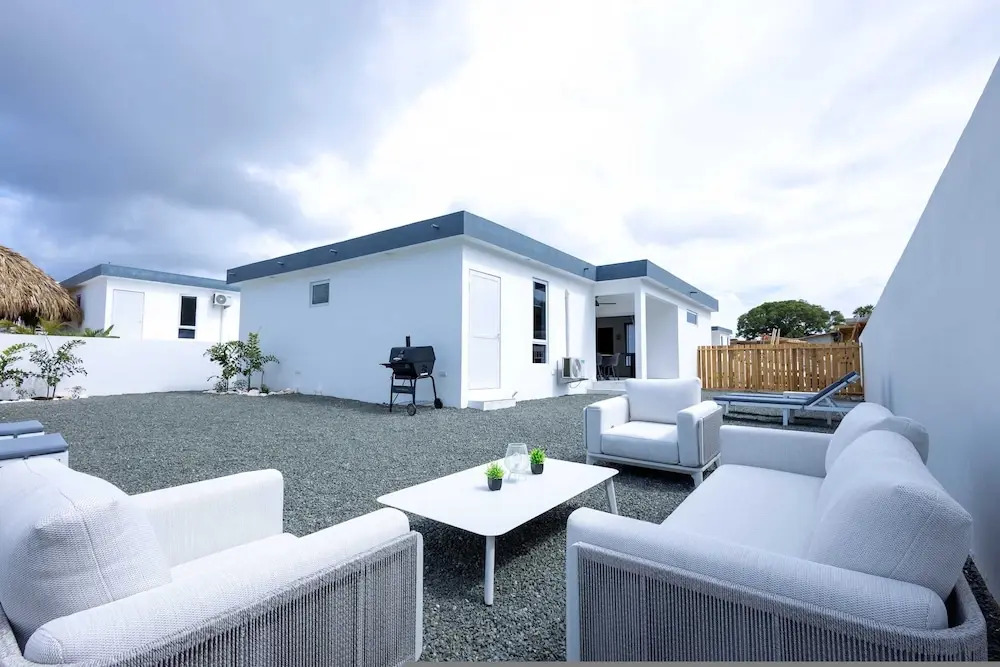 Modern Garden Villa Near Jan Thiel Mambo