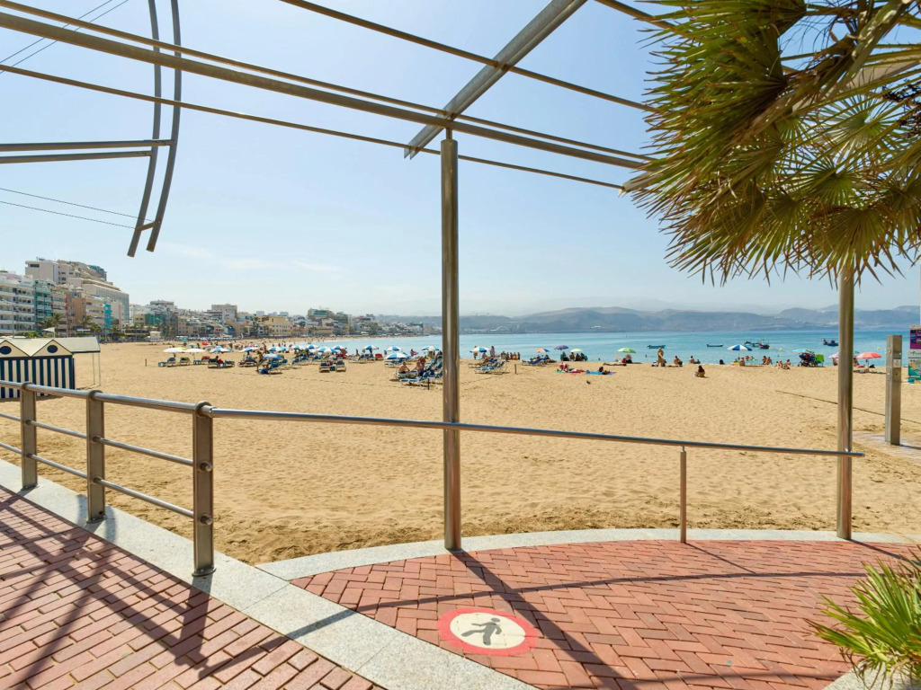 2 Bedrooms & Spectacular Views in Best Part of Las Canteras