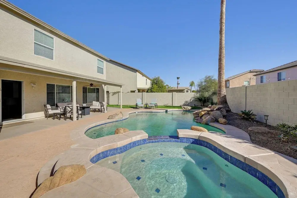 Putting Green, Pool & Spa: Home in Queen Creek