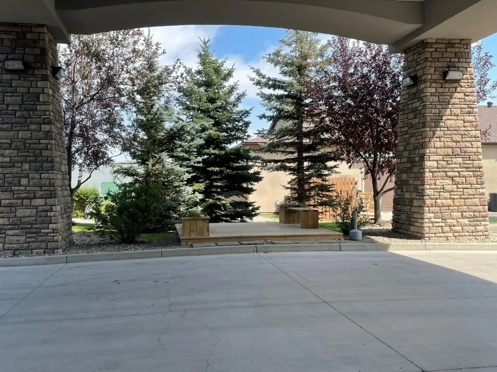 Canalta Hotel High River