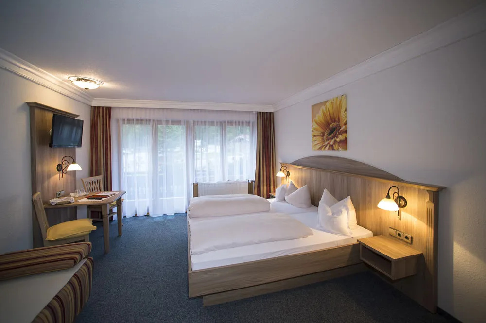 Aktivhotel & Gasthof Schmelz Ihr familienfreundliches Urlaubs Hotel mit Wellness, Almsauna, Chiemgau Karte
