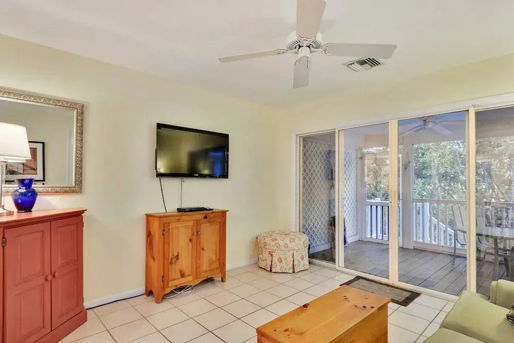 Gated Golf Community w/ Pool, Prime Location Mins to Old Town Long-term Stays