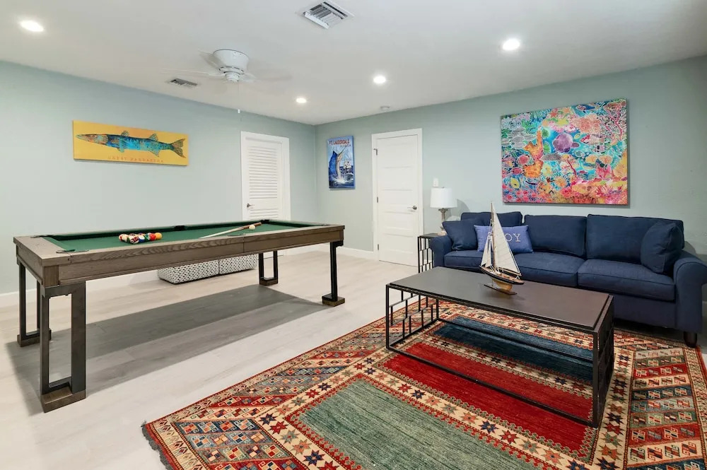 Luxe Waterfront : Pool, Boat Dock, Near Beach 4 Bedroom Home
