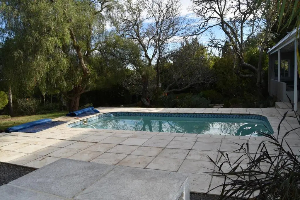 Almond Cottage Bed & Breakfast