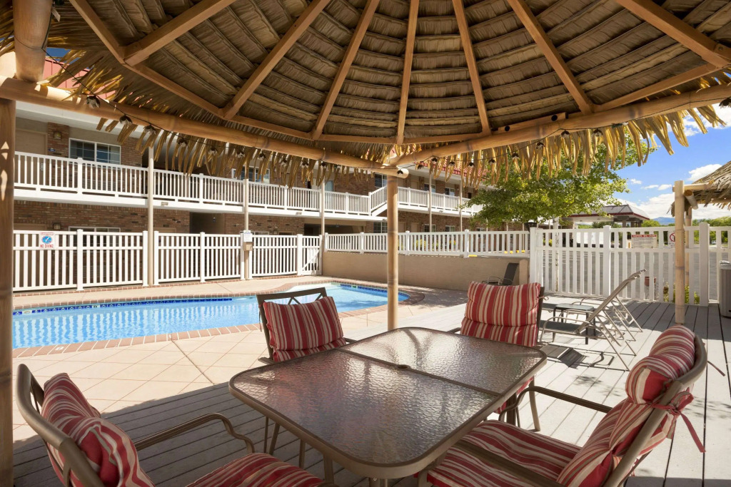 Days Inn by Wyndham Montrose