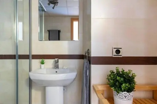 2BR poolfront family apartment WIFI and Near beach