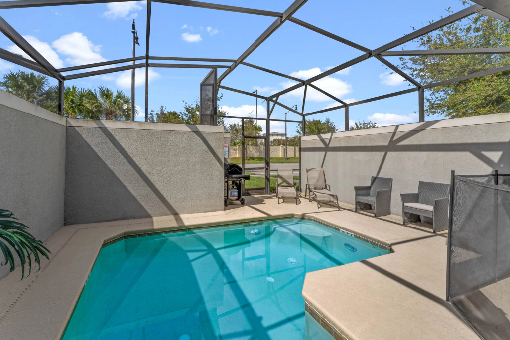 5 Bedrooms 4 Bathrooms Storey Lake 4819 Ct