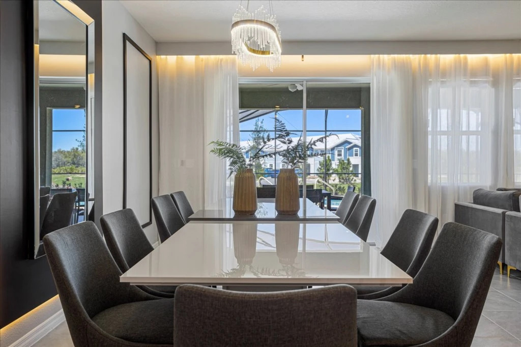 7 Bedrooms 5 Bathrooms Solterra 7596 Ol