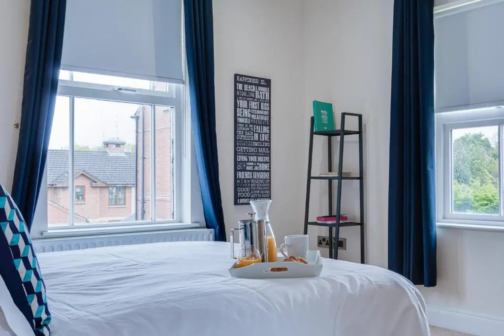 Modern, luxury suites with private bathrooms close to city centre