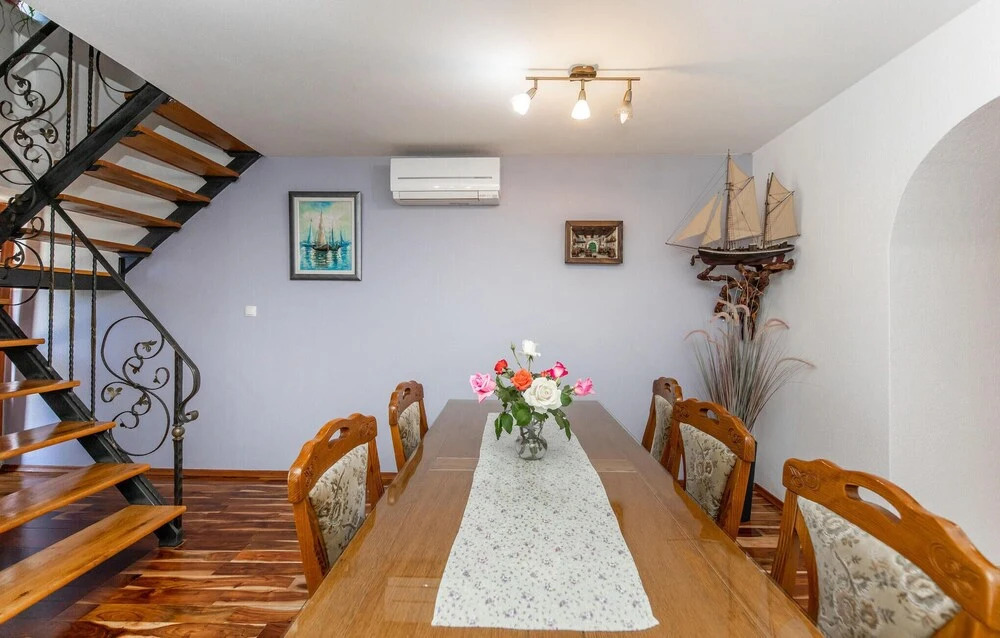 Amazing Home In Seget Donji With Wifi